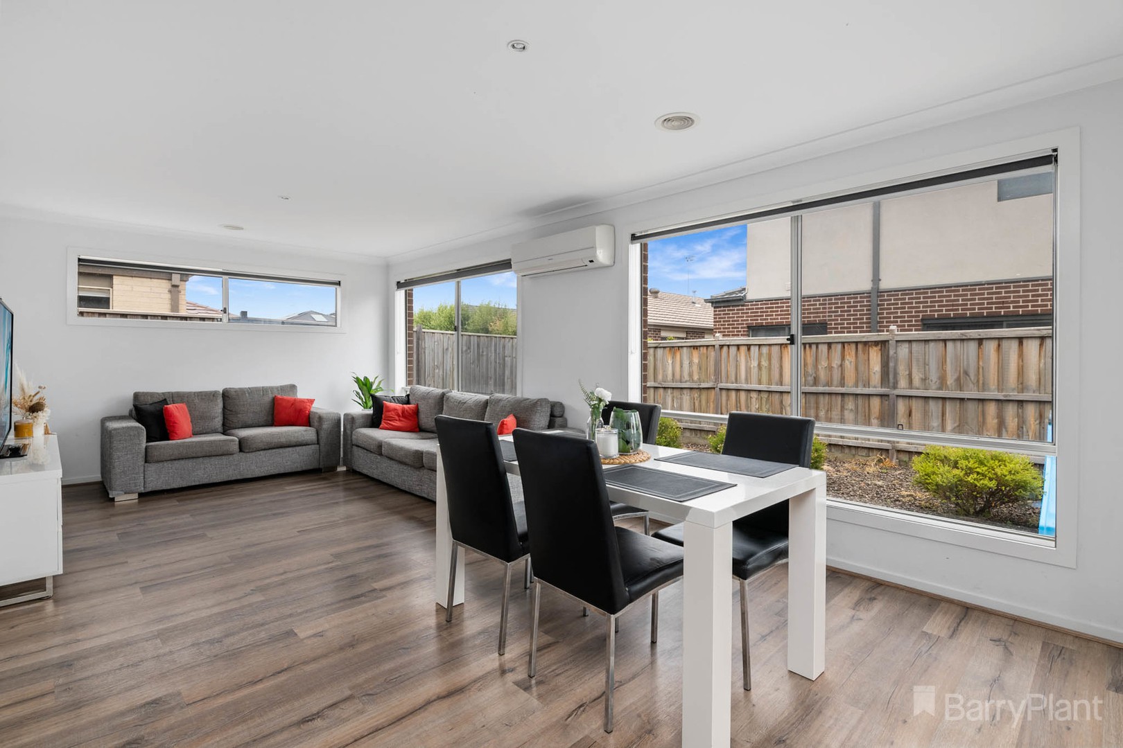 2 Frogmores Street, Pakenham, VIC 3810, Pakenham - Thumbnail 4
