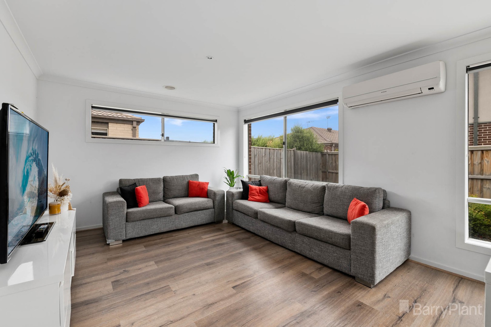 2 Frogmores Street, Pakenham, VIC 3810, Pakenham - Thumbnail 5