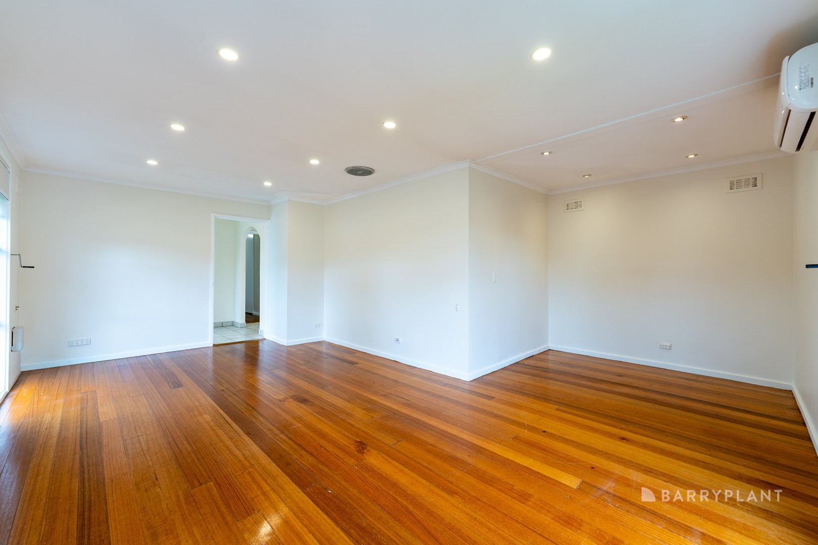 2 Garvoc Court, Meadow Heights, VIC 3048 - Thumbnail 2 - 07/09/2026