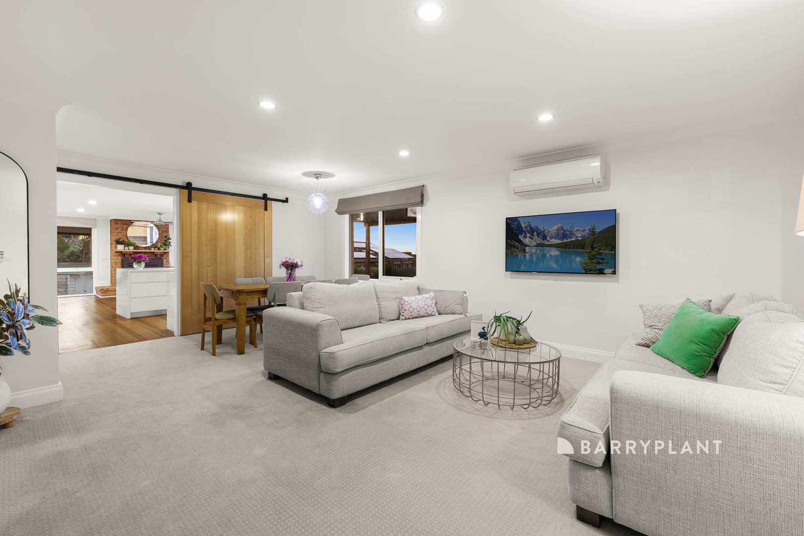 2 Glover Court, Berwick, VIC 3806 - Thumbnail 2 - 25/02/2025