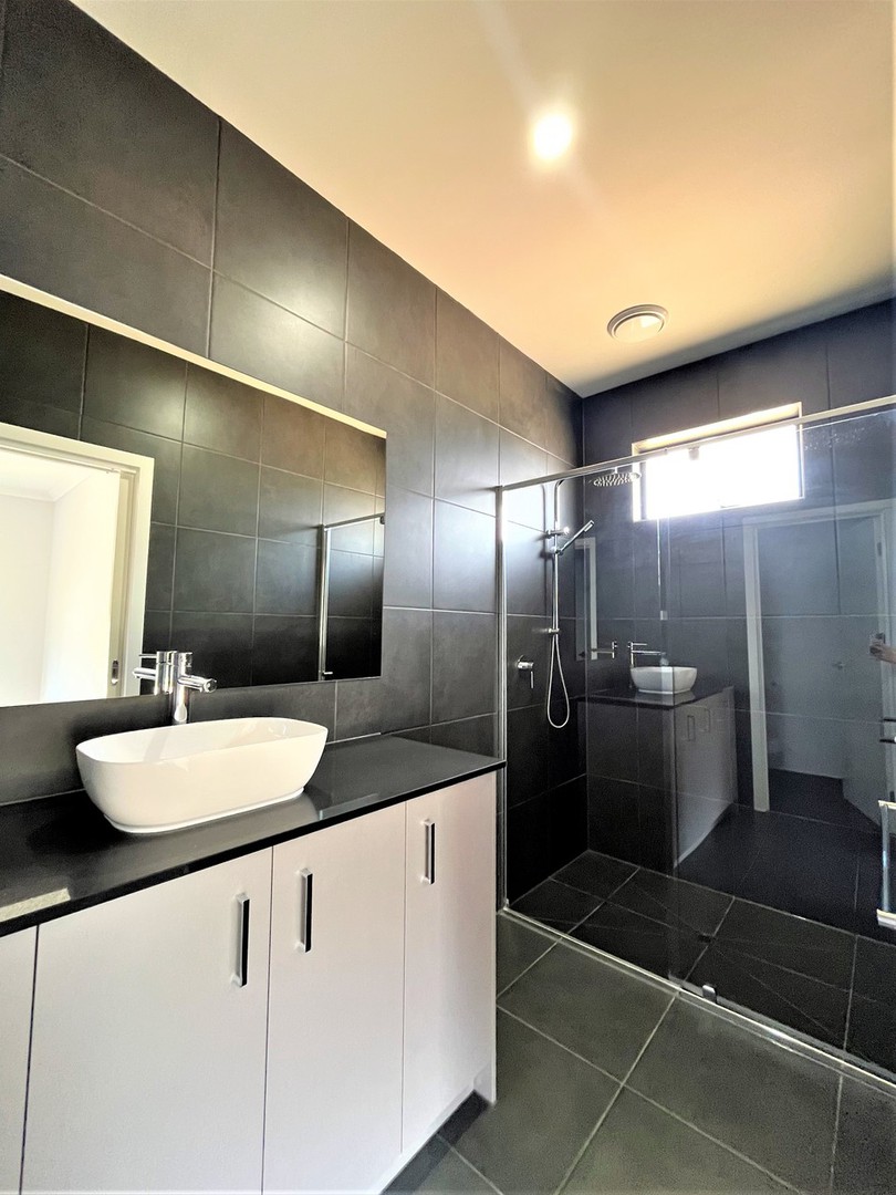 2 Harlow Drive, Strathtulloh, VIC 3338 - Thumbnail 2 - 19/12/2022