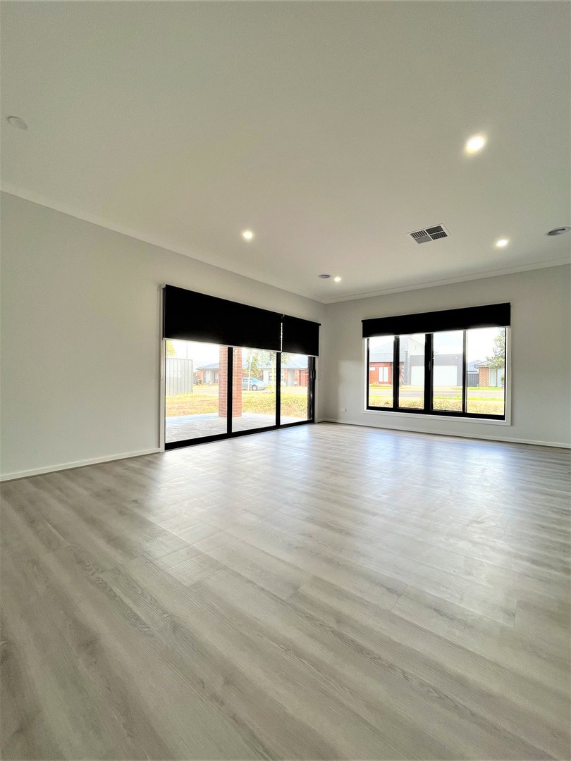 2 Harlow Drive, Strathtulloh, VIC 3338, Strathtulloh - Thumbnail 4