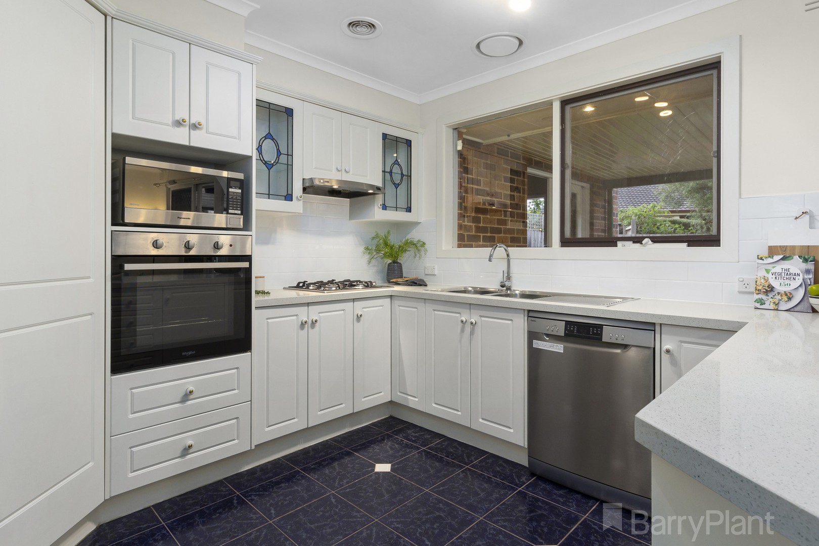 2 Hawksburn CrescentWantirna South, VIC 3152, Wantirna South - Thumbnail 3