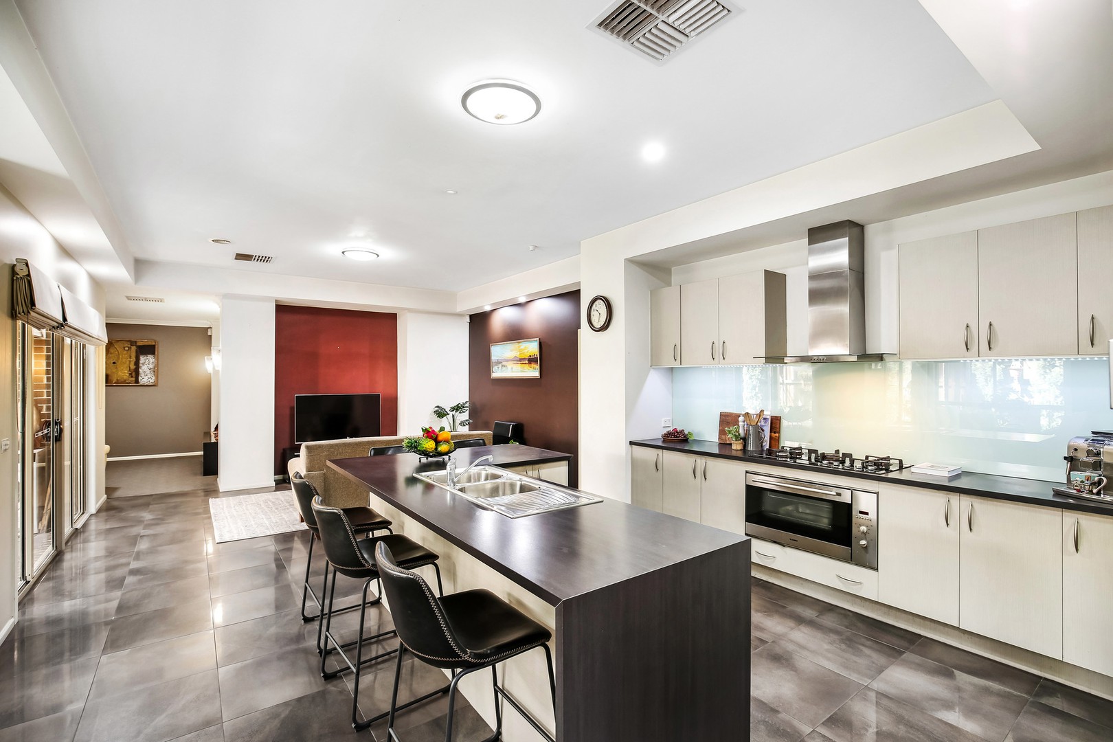 2 Hayes Walk, Bundoora, VIC 3083 - Thumbnail 2 - 31/10/2025