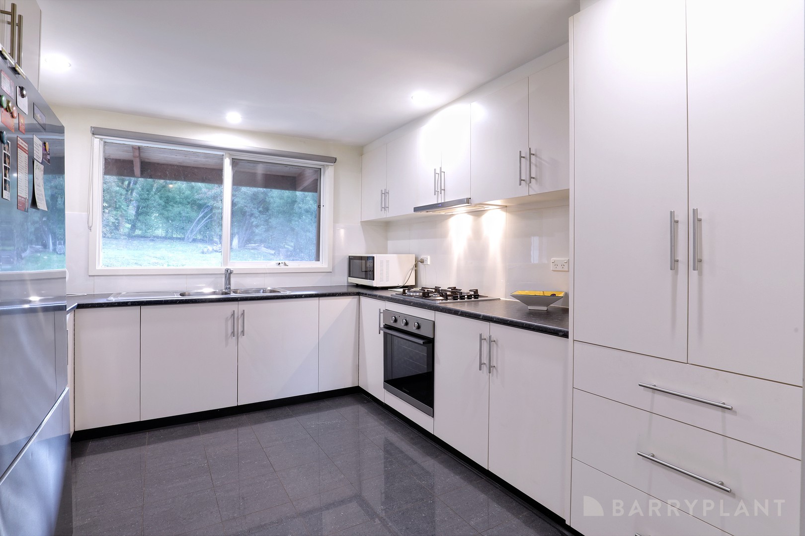 2 Hazel Street, Cockatoo, VIC 3781 - Thumbnail 2 - 20/10/2025