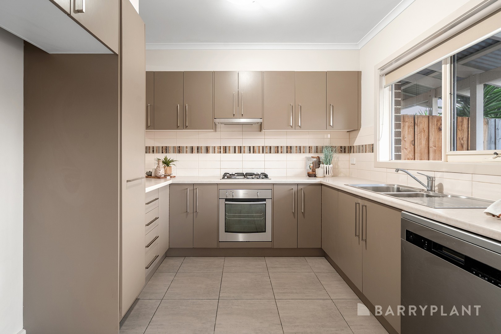 2 Heath Close, Mooroolbark, VIC 3138, Mooroolbark - Thumbnail 3