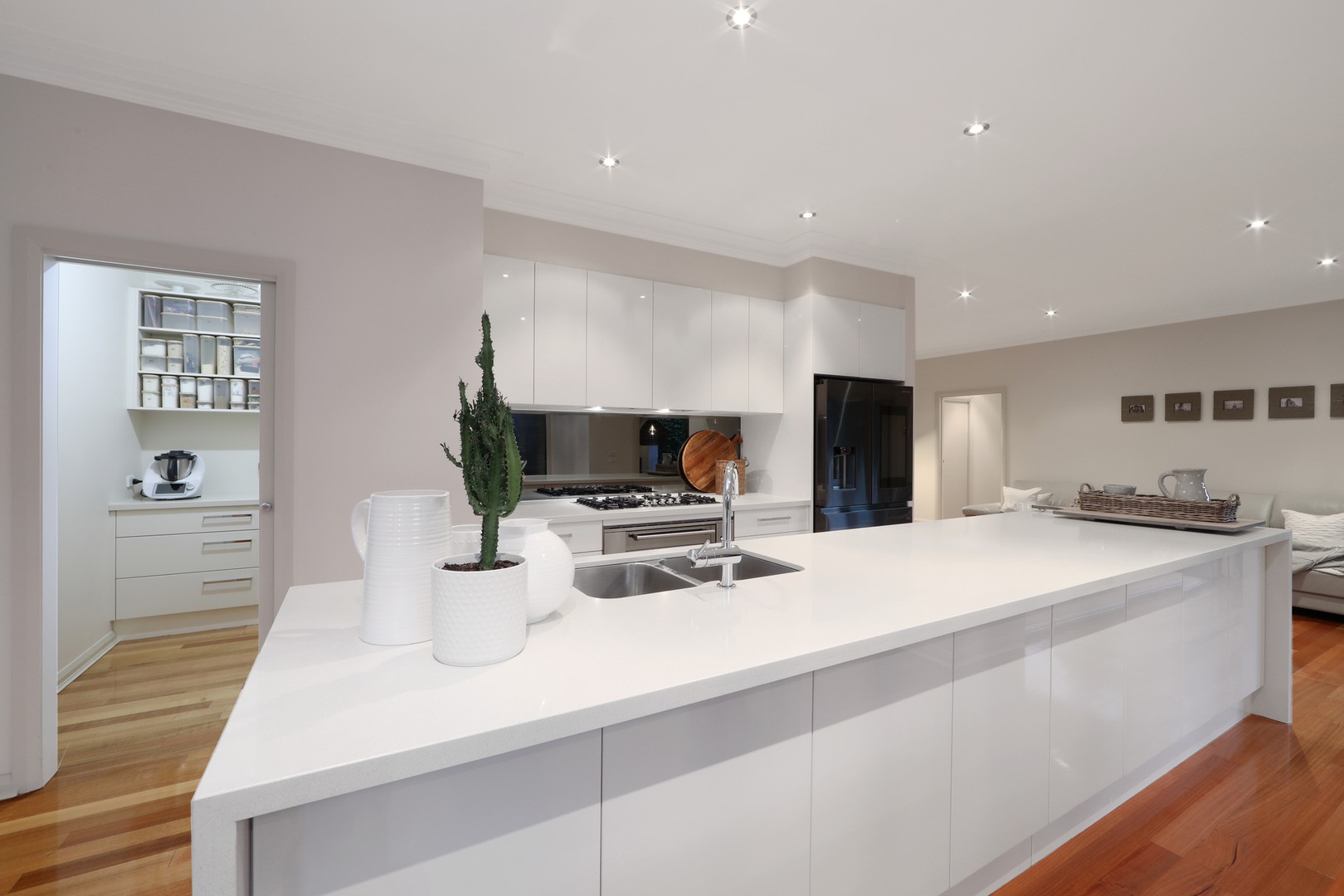 2 Helmsley Avenue, Lysterfield, VIC 3156, Lysterfield - Thumbnail 3