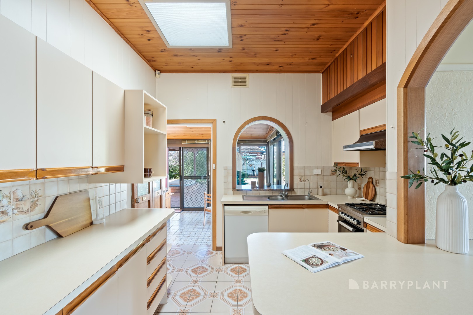 2 Inverloch Street, Preston, VIC 3072, Preston - Thumbnail 4