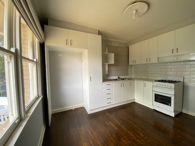 2 Kyneton Avenue, Reservoir, VIC 3073, Reservoir - Thumbnail 3
