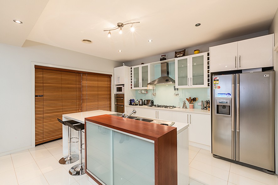 2 Lightwood Green, Caroline Springs, VIC 3023 - Thumbnail 2 - 29/11/2021