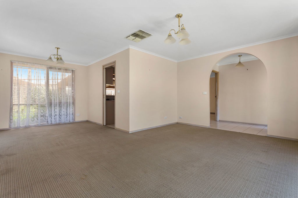 2 Lindenow Court, Cranbourne North, VIC 3977 - Thumbnail 2 - 14/11/2023