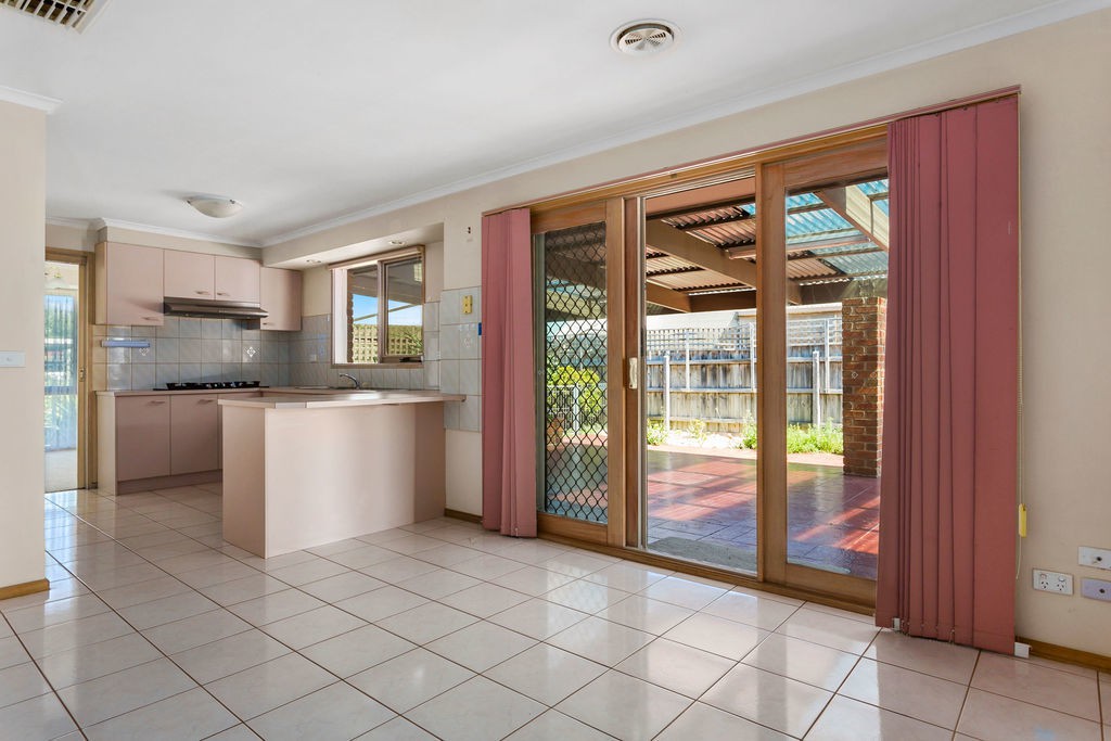 2 Lindenow Court, Cranbourne North, VIC 3977, Cranbourne North - Thumbnail 3