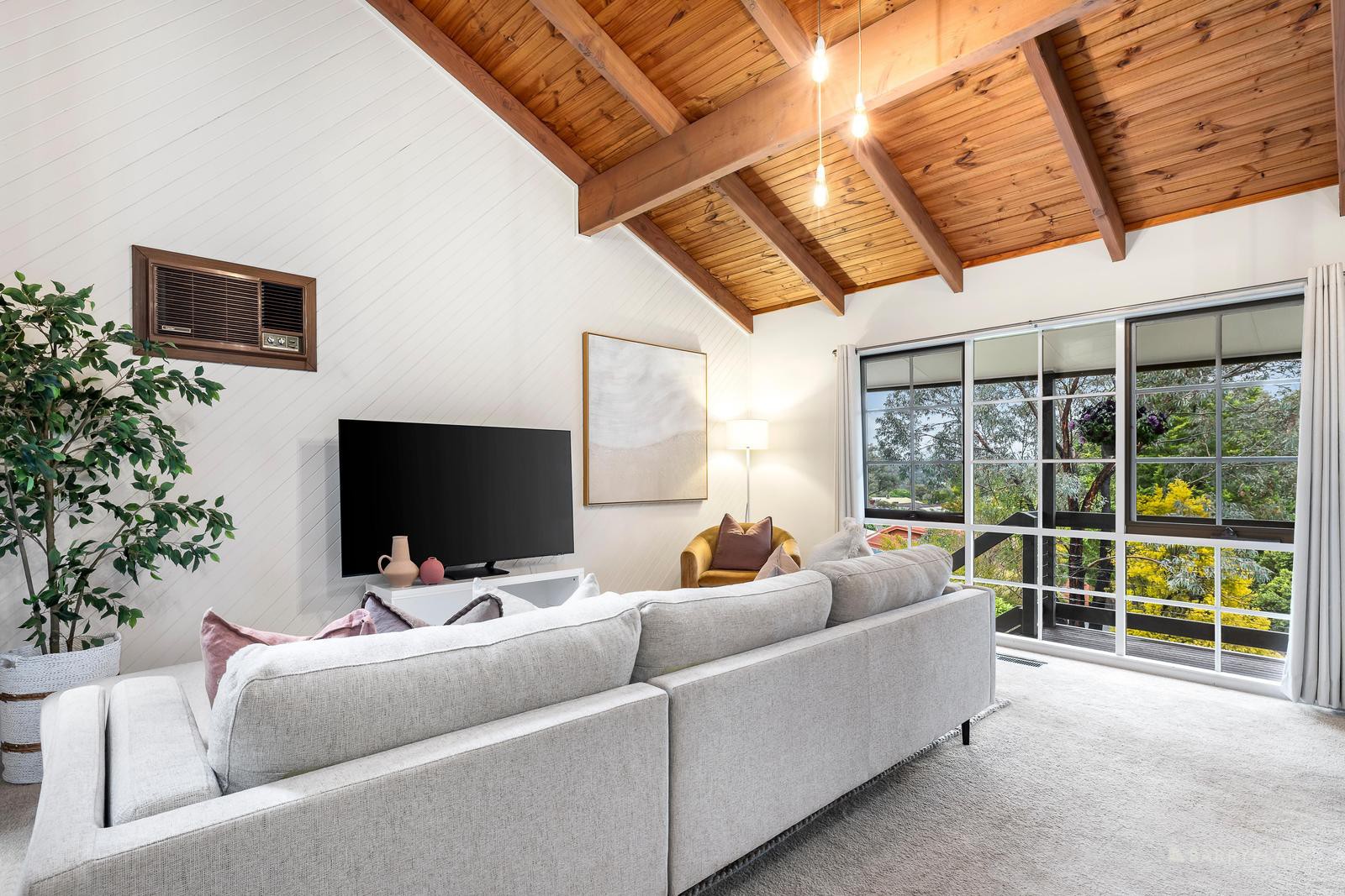 2 Lotus Court, Diamond Creek, VIC 3089 - Thumbnail 2 - 25/10/2024