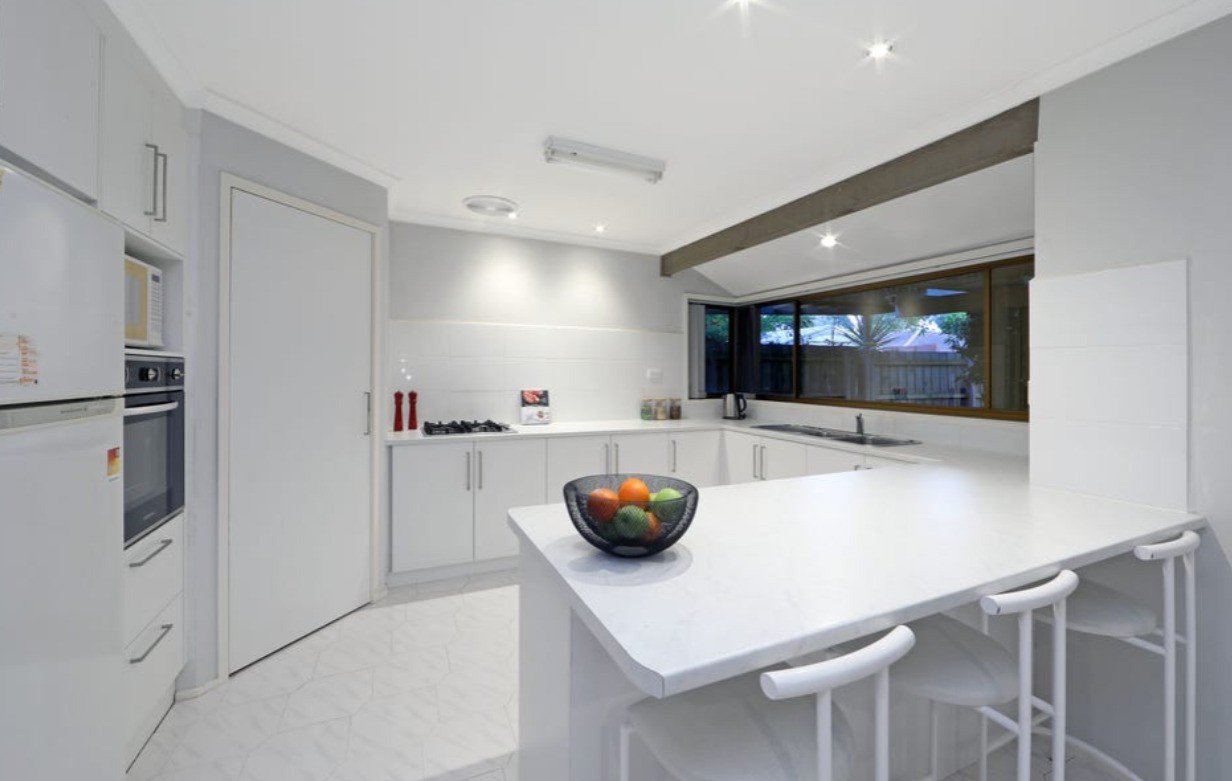 2 Lucy Close, Rowville, VIC 3178 - Thumbnail 2 - 01/05/2024