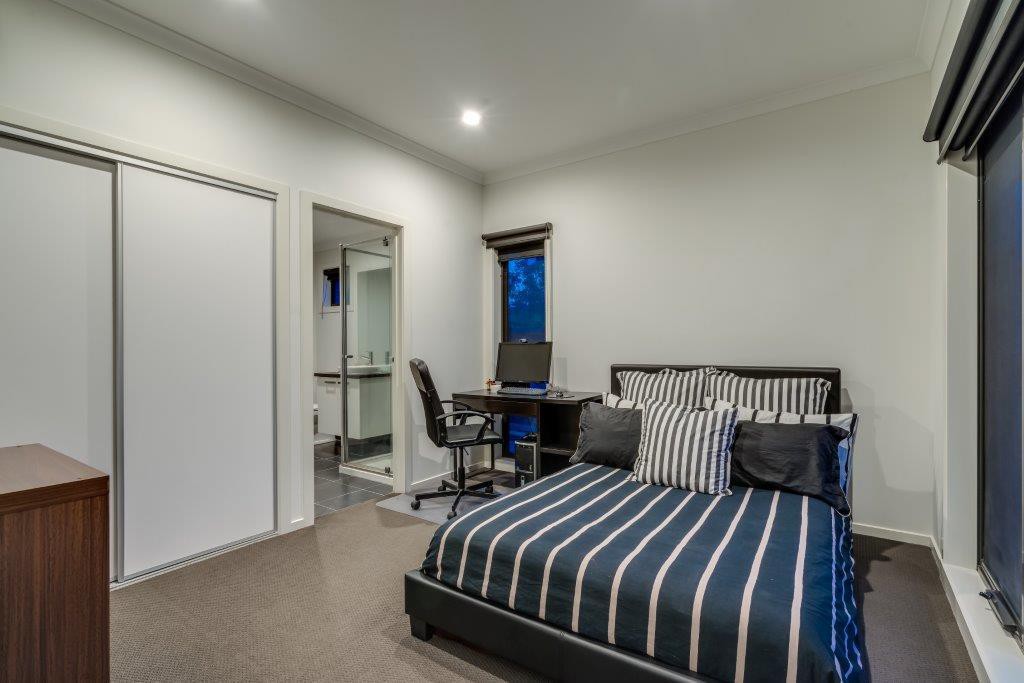 2 Luna Way, Point Cook, VIC 3030, Point Cook - Thumbnail 3
