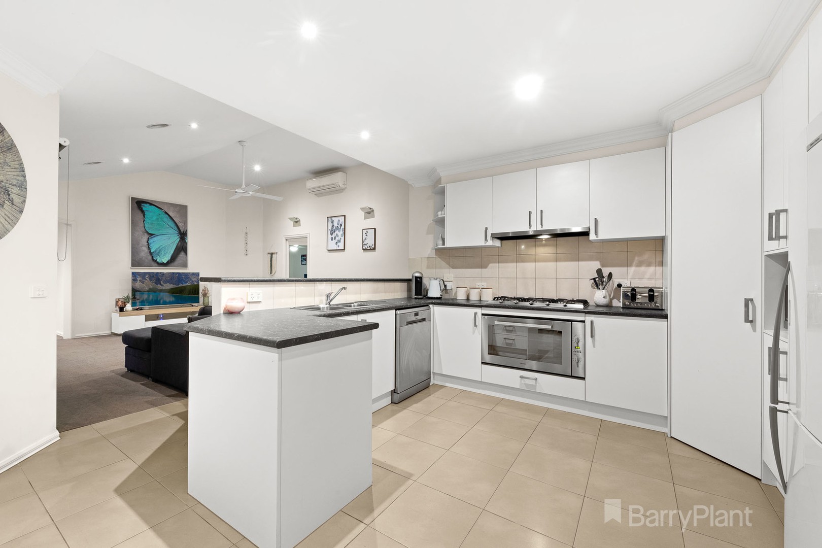 2 Maxim Court, Drouin, VIC 3818, Drouin - Thumbnail 2