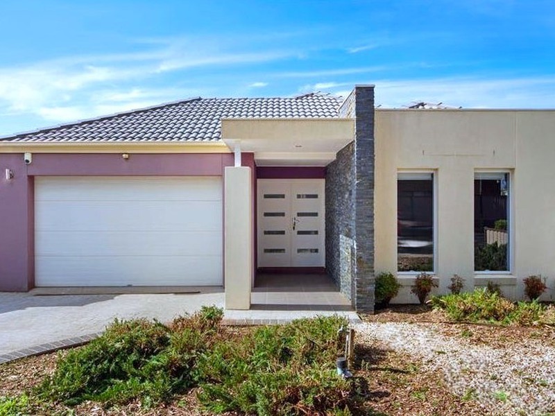 2 Mikayla Court, Caroline Springs, VIC 3023 - Image - 06/11/2025
