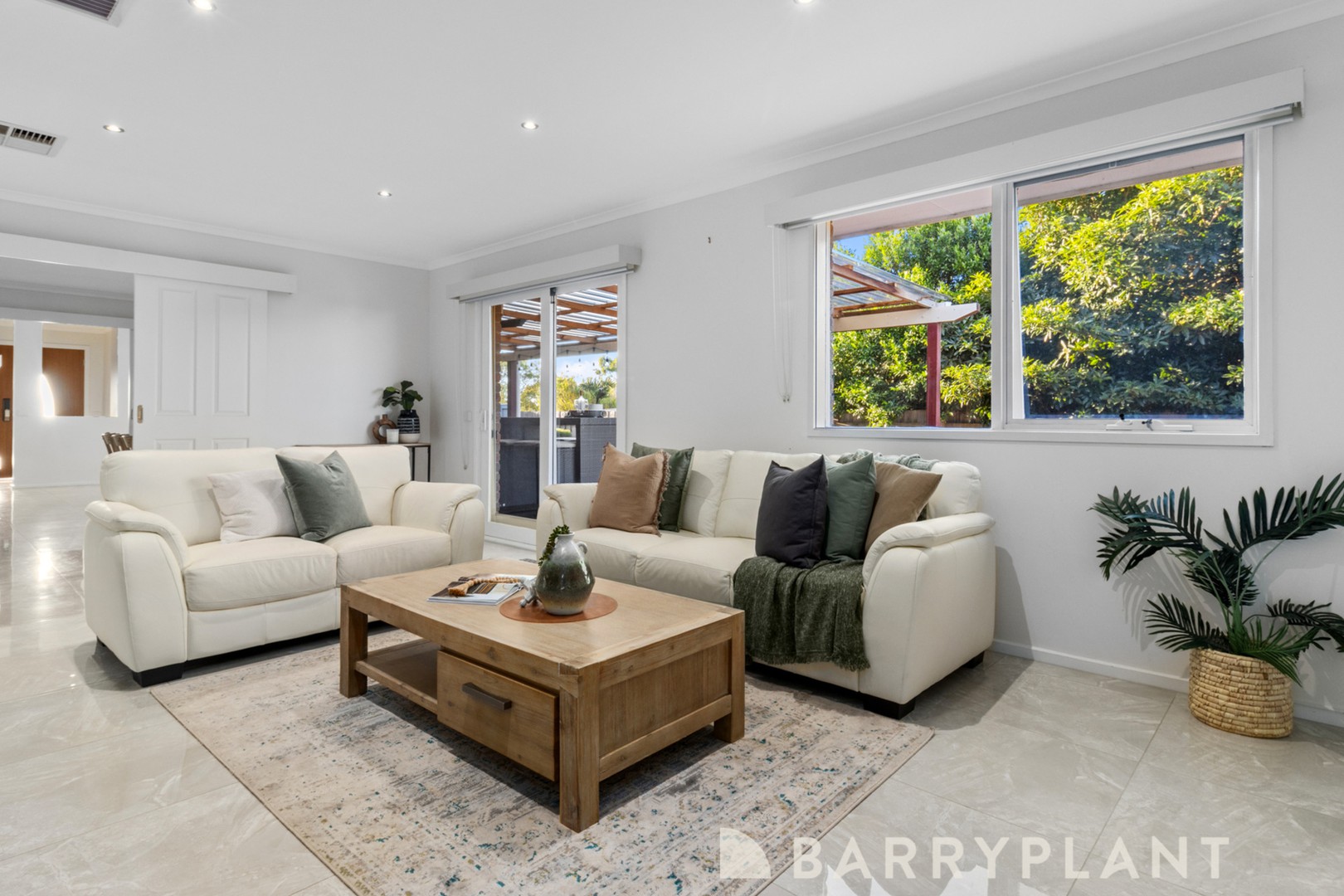 2 Mistletoe Close, Knoxfield, VIC 3180, Knoxfield - Thumbnail 2