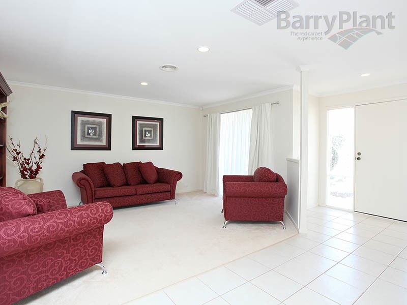 2 Montrose Court, Point Cook, VIC 3030, Point Cook - Thumbnail 2