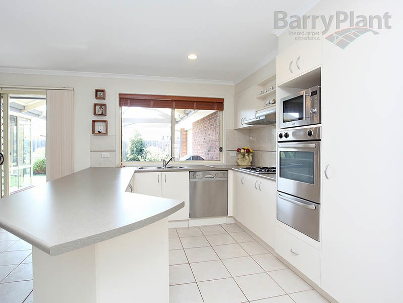 2 Montrose Court, Point Cook, VIC 3030, Point Cook - Thumbnail 4