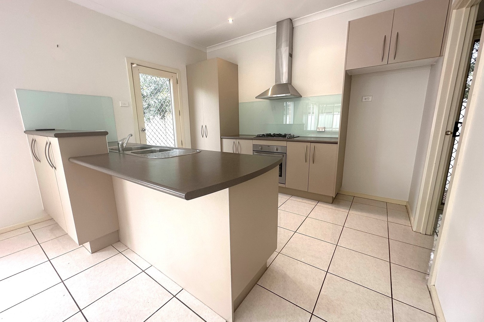 2 Muirhead Gardens, Caroline Springs, VIC 3023, Caroline Springs - Thumbnail 4