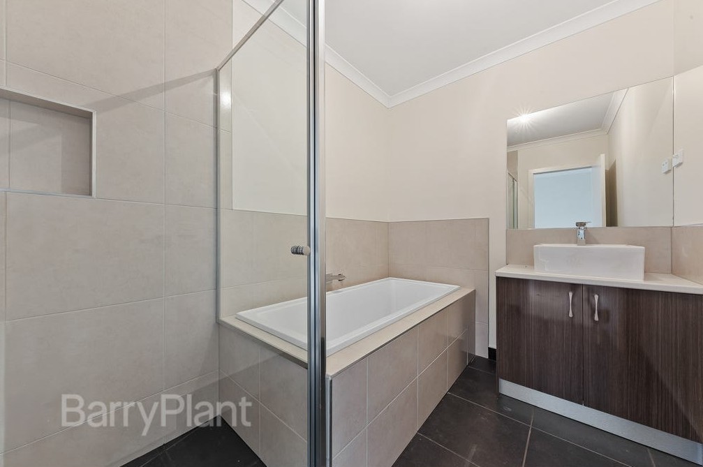 2 Myoora Street, Werribee, VIC 3030, Werribee - Thumbnail 8