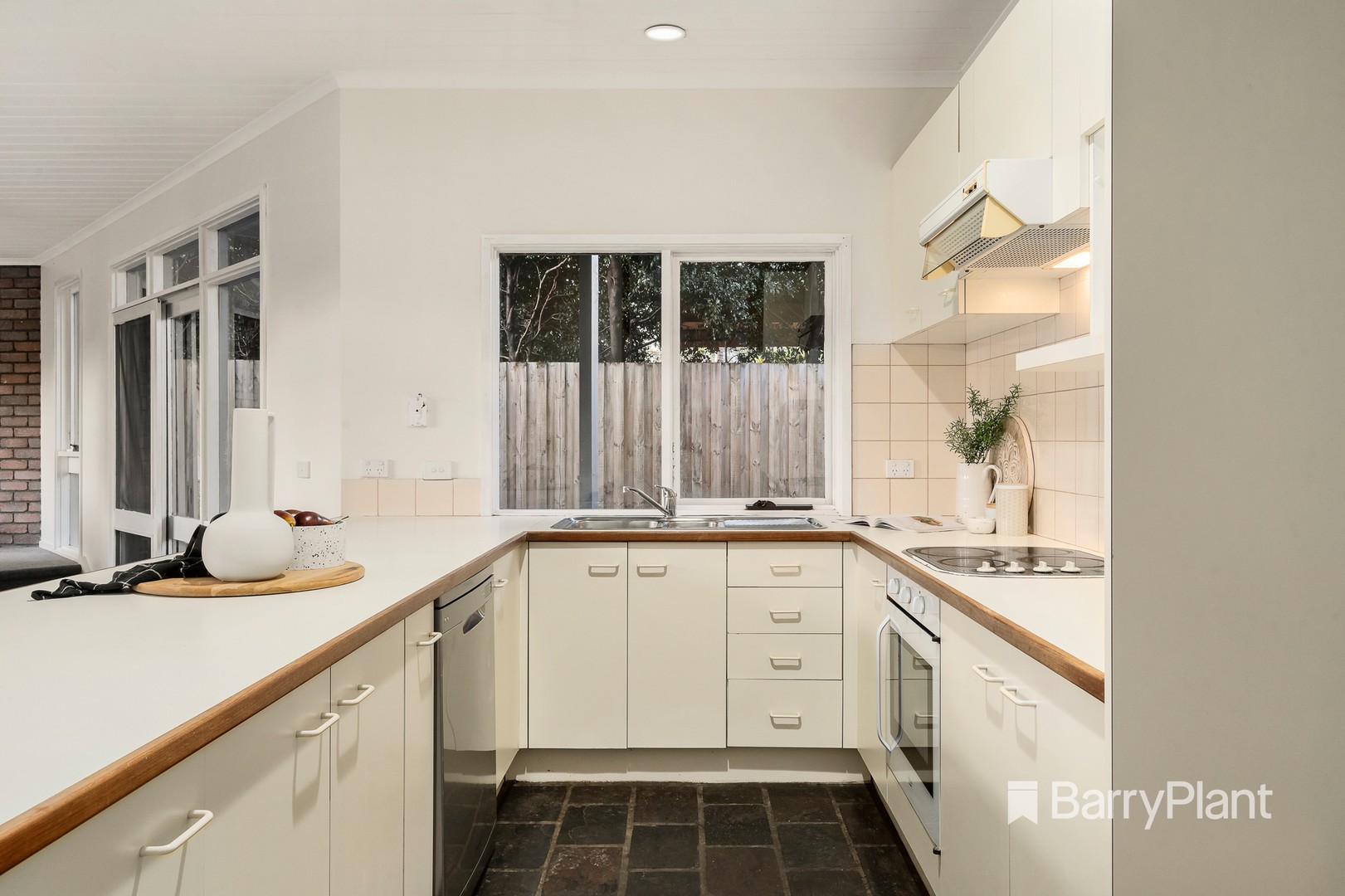 2 Newbridge Close, Dingley Village, VIC 3172, Dingley Village - Thumbnail 5