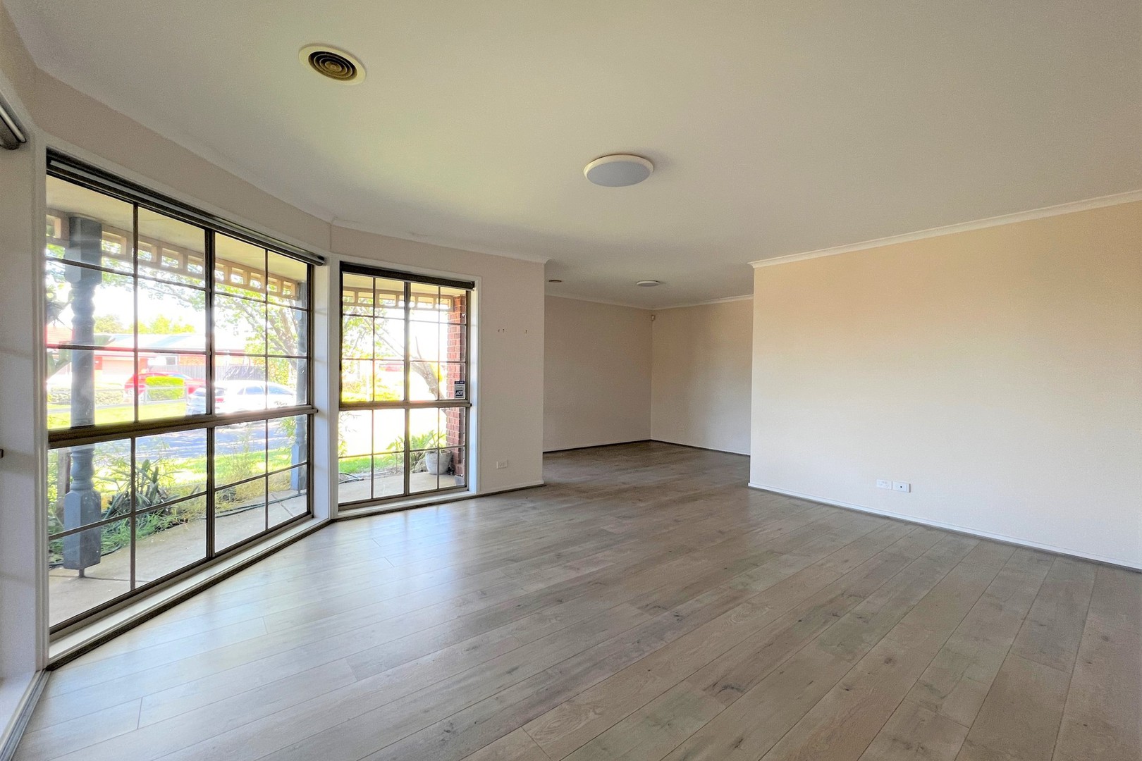 2 Oakwood Court, Hillside, VIC 3037, Hillside - Thumbnail 2