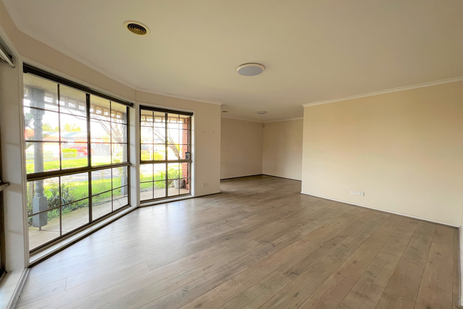 2 Oakwood Court, Hillside, VIC 3037, Hillside - Thumbnail 2
