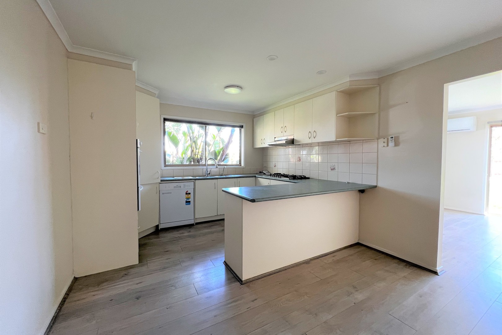 2 Oakwood Court, Hillside, VIC 3037, Hillside - Thumbnail 4