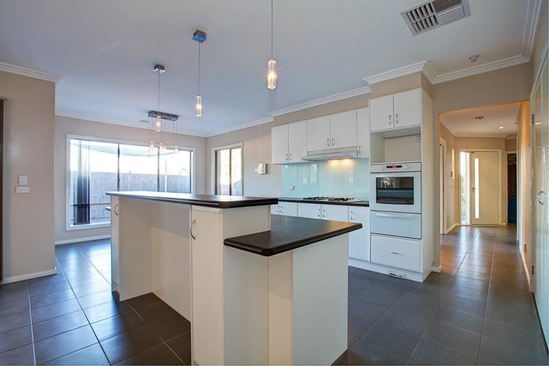 2 Ogle Way, Cranbourne North, VIC 3977, Cranbourne North - Thumbnail 5