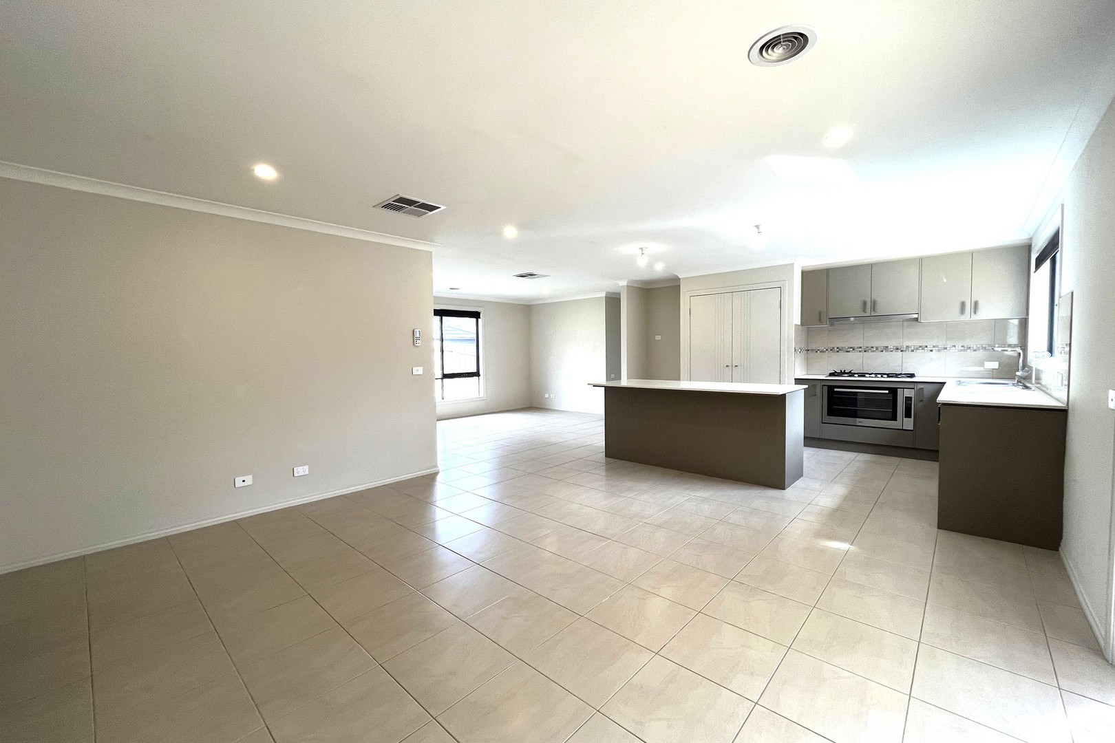 2 Orchard Court, Drouin, VIC 3818, Drouin - Thumbnail 3