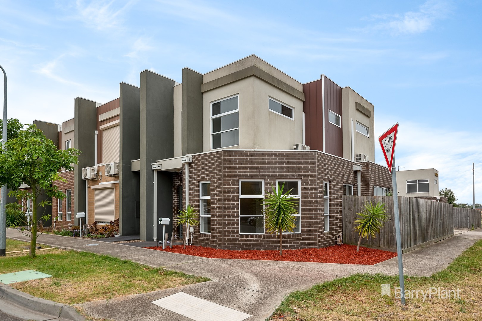 2 Palmero Street, Epping, VIC 3076, Epping - Thumbnail 2
