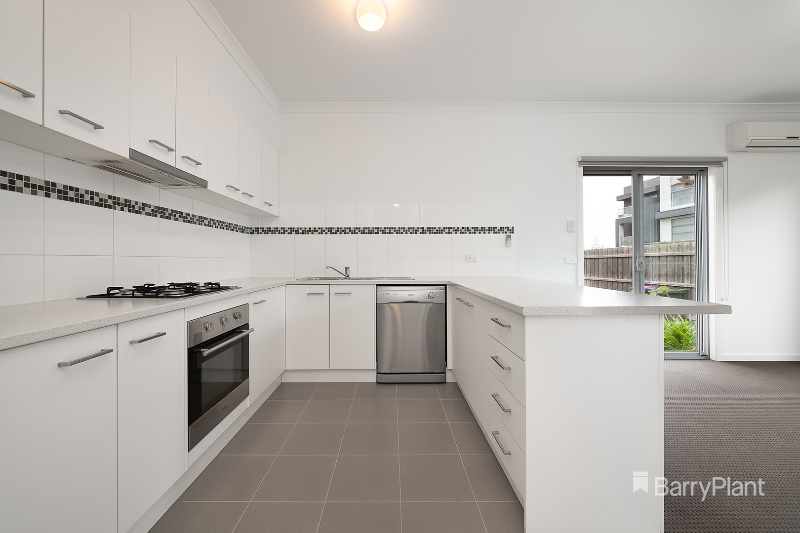 2 Palmero Street, Epping, VIC 3076, Epping - Thumbnail 4