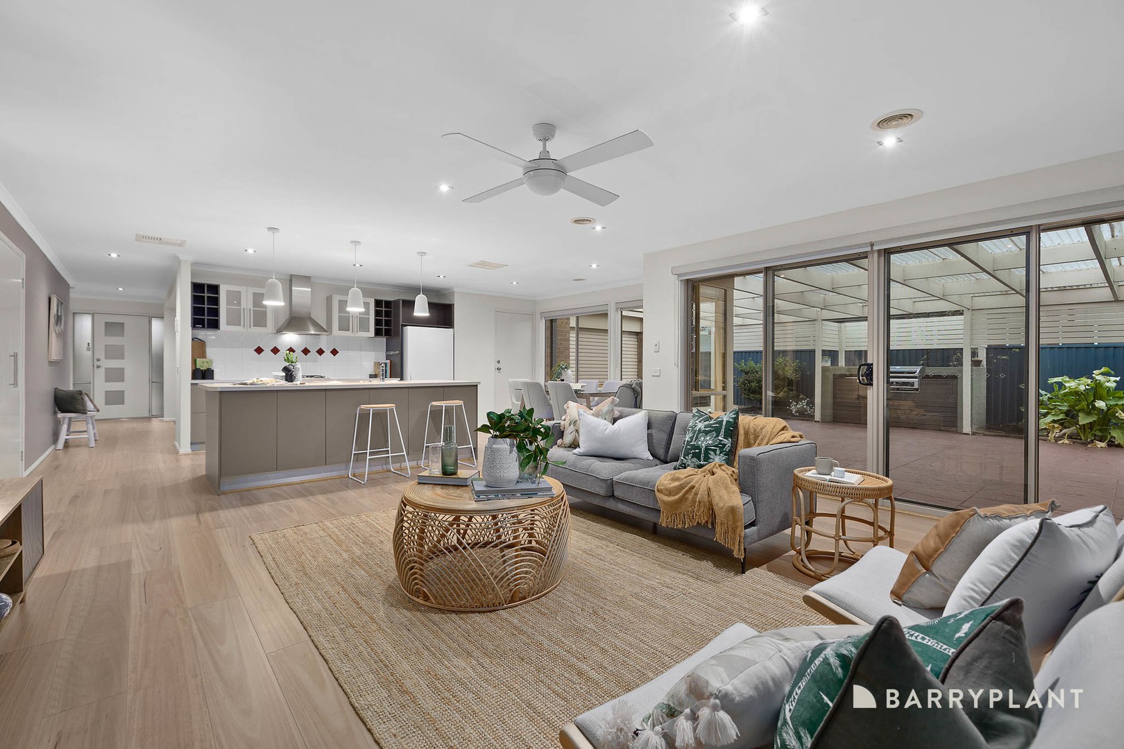 2 Paperbark Drive, Pakenham, VIC 3810, Pakenham - Thumbnail 2