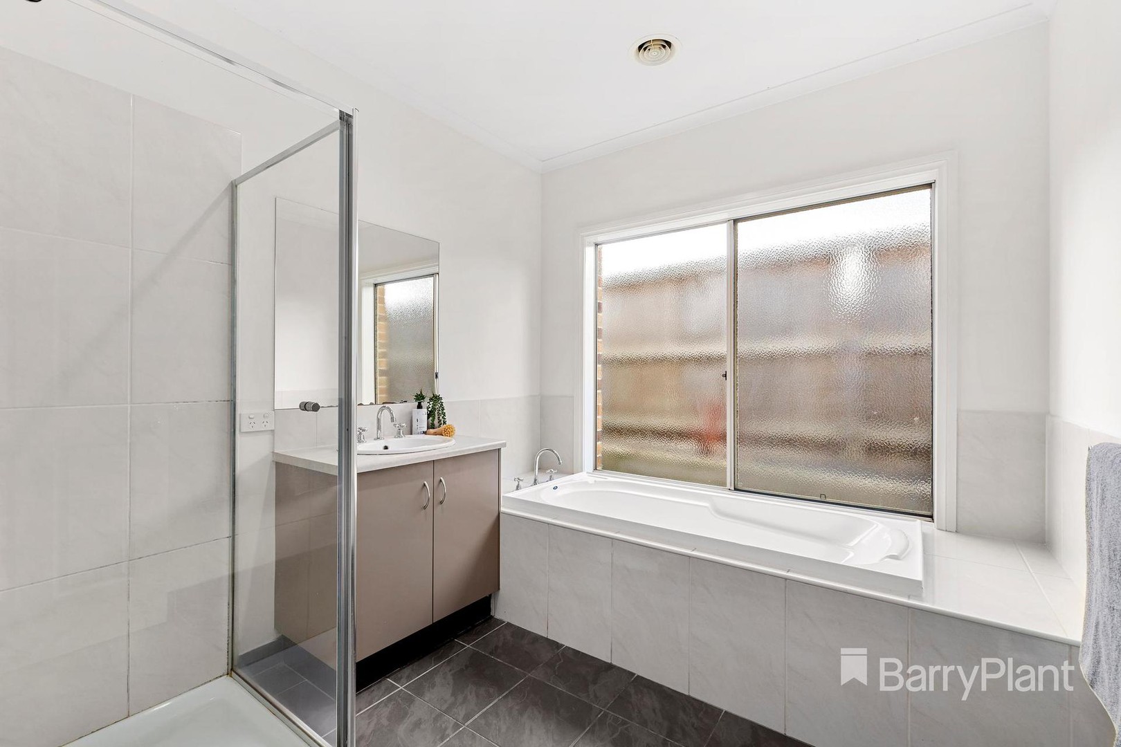 2 Princetown Drive, South Morang, VIC 3752, South Morang - Thumbnail 8