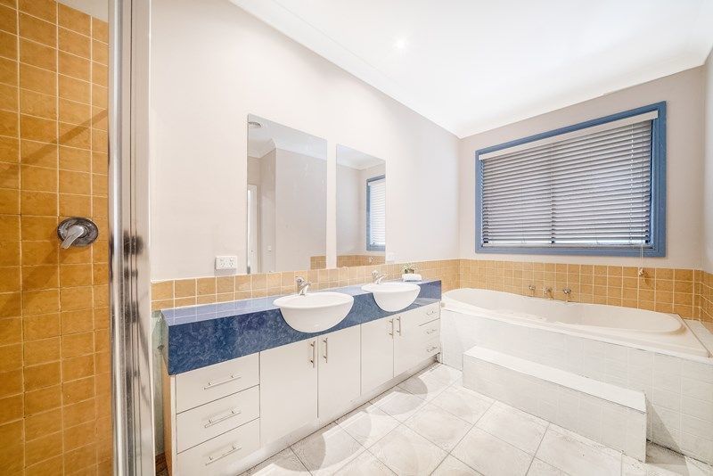 2 Reigate StreetCaroline Springs, VIC 3023  - Leased, Caroline Springs - Thumbnail 5