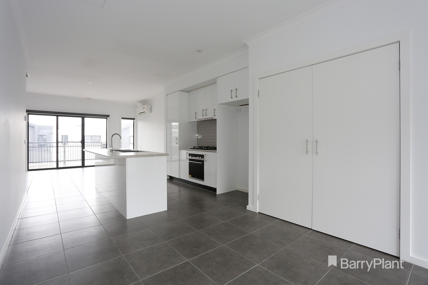 2 Ripplebrook Walk, Pakenham, VIC 3810, Pakenham - Thumbnail 4