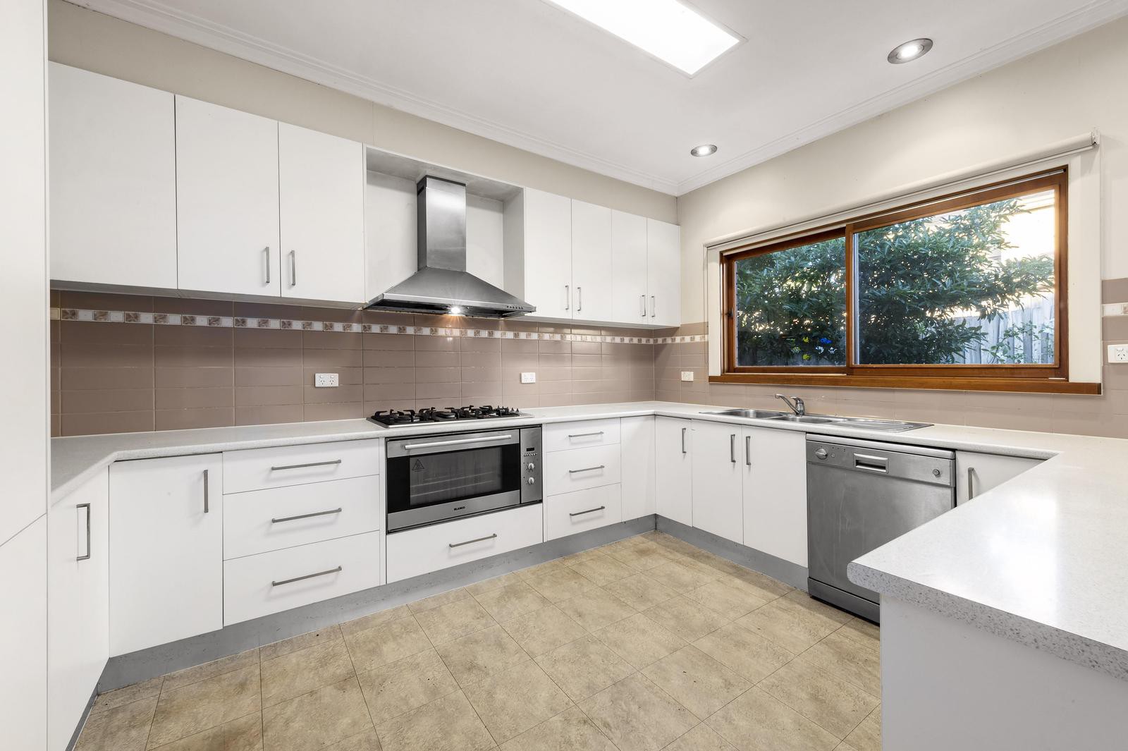 2 Robinson Grove, Bulleen, VIC 3105, Bulleen - Thumbnail 5