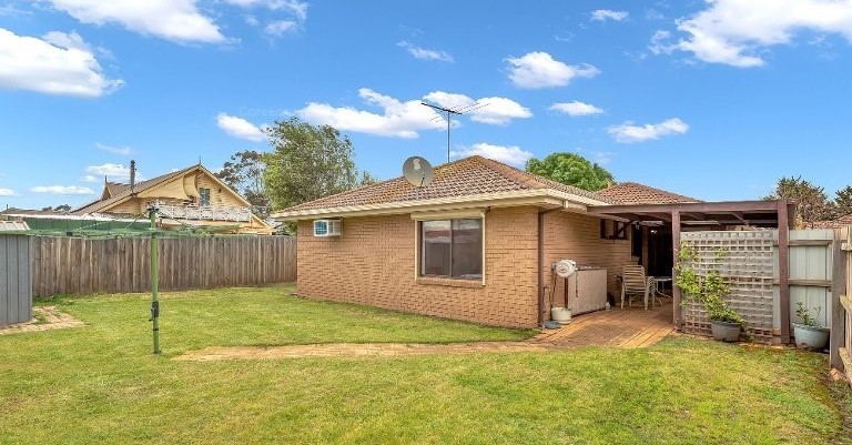 2 Rosina Drive, Melton West, VIC 3337 - Thumbnail 2 - 20/04/2022