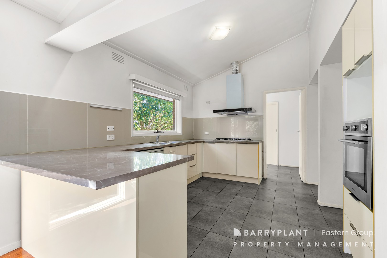 2 Rowallan Court, Doncaster East, VIC 3109, Doncaster East - Thumbnail 3