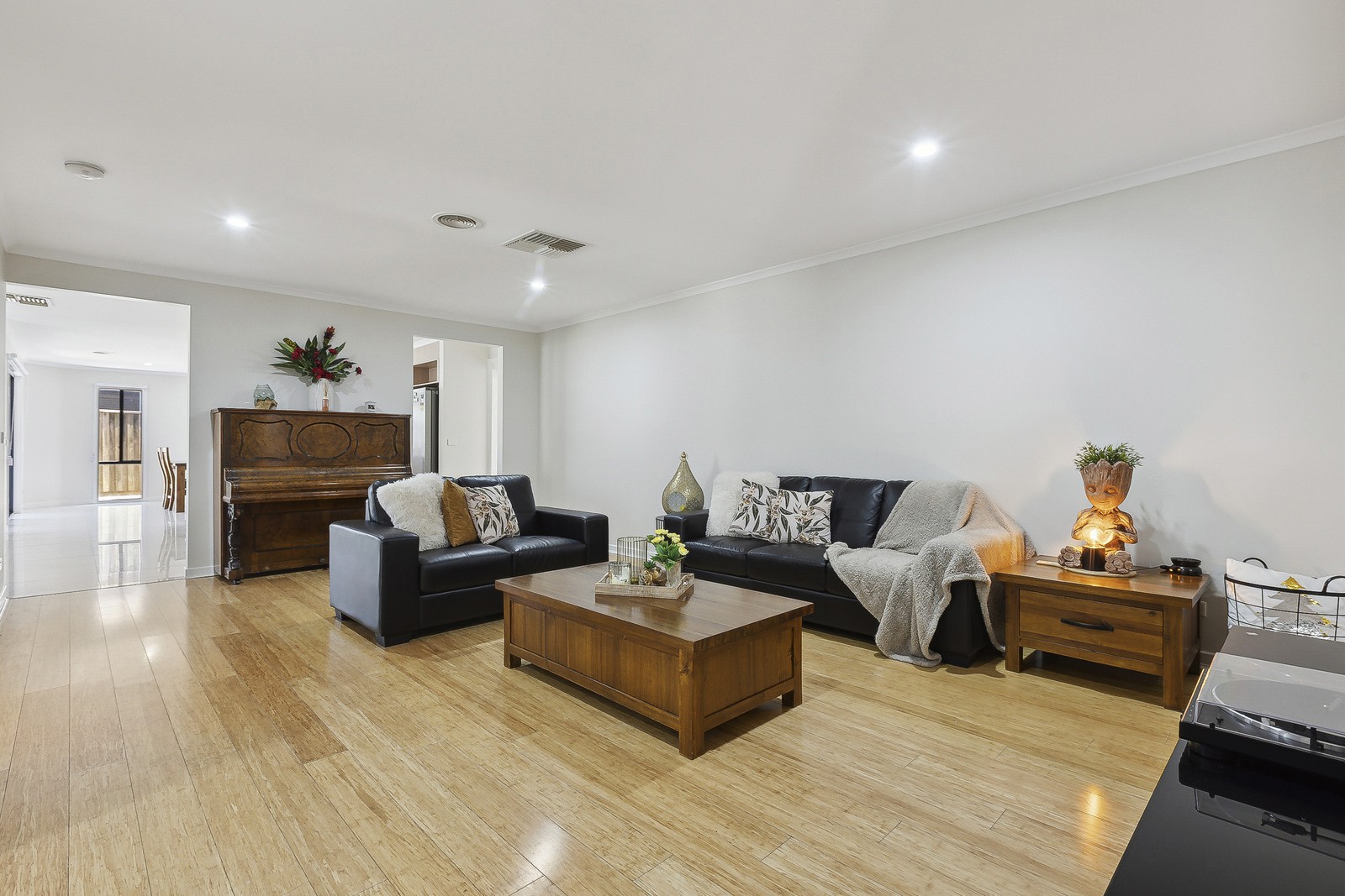 2 Royal Court, Narre Warren South, VIC 3805, Narre Warren South - Thumbnail 2