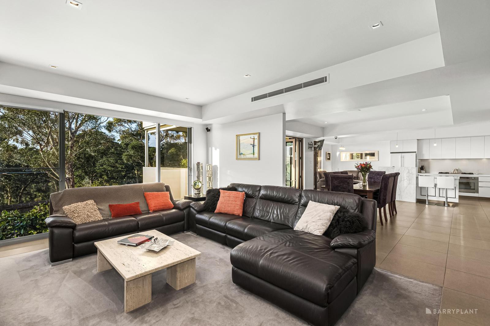 2 Ruffey Lake Court, Doncaster, VIC 3108 - Thumbnail 2 - 17/04/2025