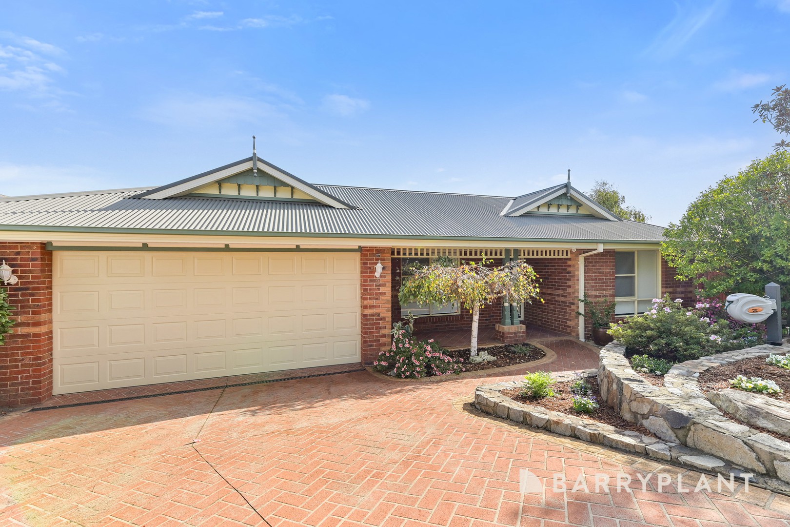 2 Saltair Court, Berwick, VIC 3806 - Thumbnail 2 - 08/04/2026