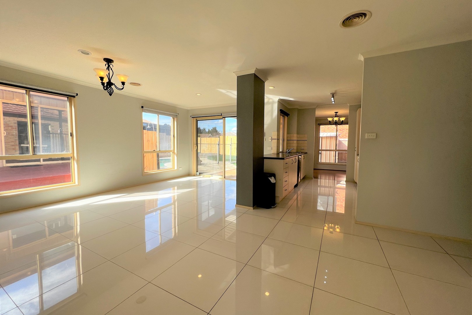 2 Saronvale Crescent, Hillside, VIC 3037, Hillside - Thumbnail 4