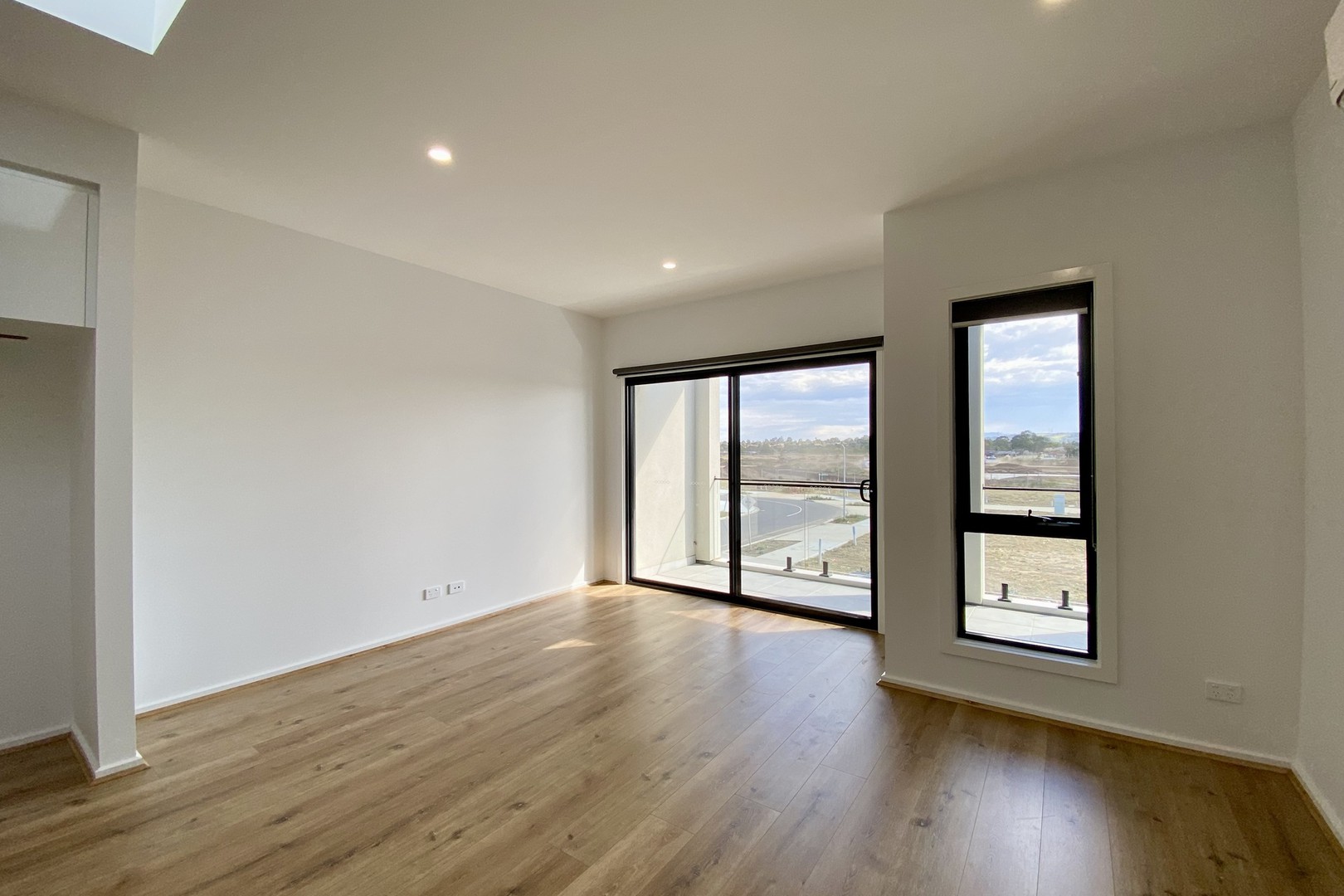 2 Smoky Place, Berwick, VIC 3806 - Thumbnail 2 - 18/03/2024