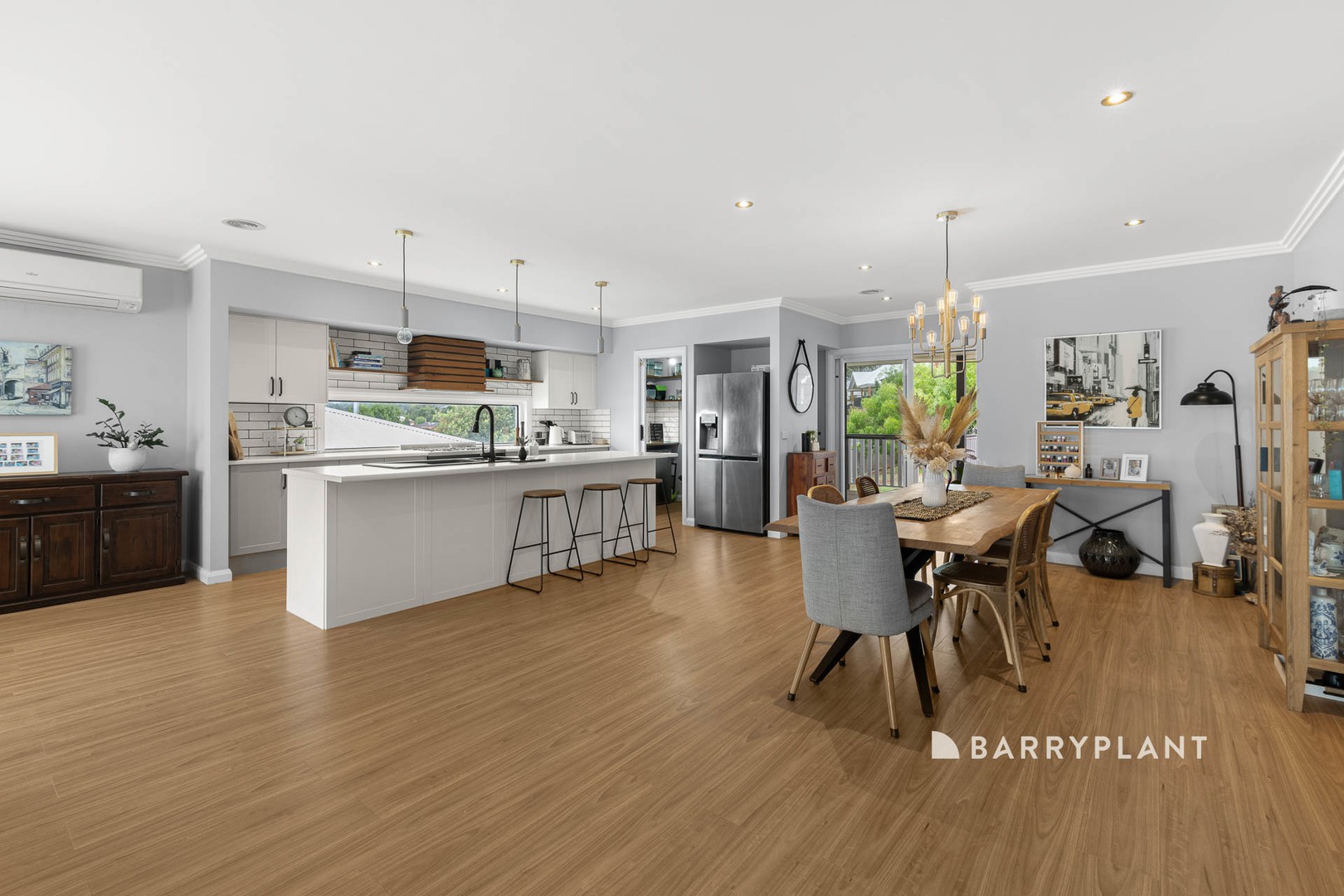 2 Southern Close, Drouin, VIC 3818 - Thumbnail 2 - 29/01/2025