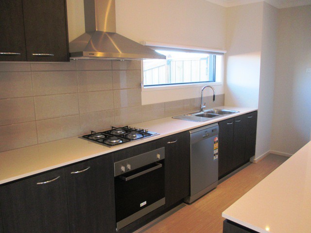 2 Suva Street, Point Cook, VIC 3030, Point Cook - Thumbnail 2