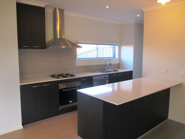 2 Suva Street, Point Cook, VIC 3030, Point Cook - Thumbnail 3