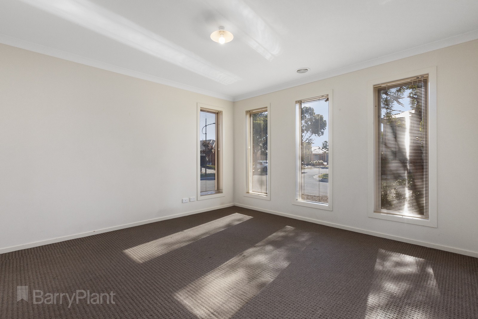 2 Tamborine Avenue, Point Cook, VIC 3030, Point Cook - Thumbnail 7